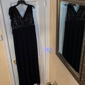 Beautiful brand new women’s dress